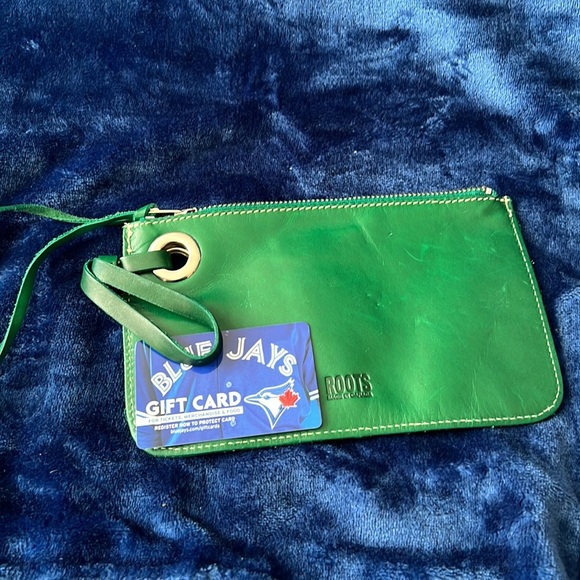 SOLD- Roots green leather make up bag - Picture 4 of 4